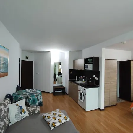 Sunny Apartment Sarafovo ブルガス