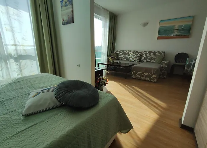 прекрасен с изглед към морето сарафово 1 Апартаменты Бургас